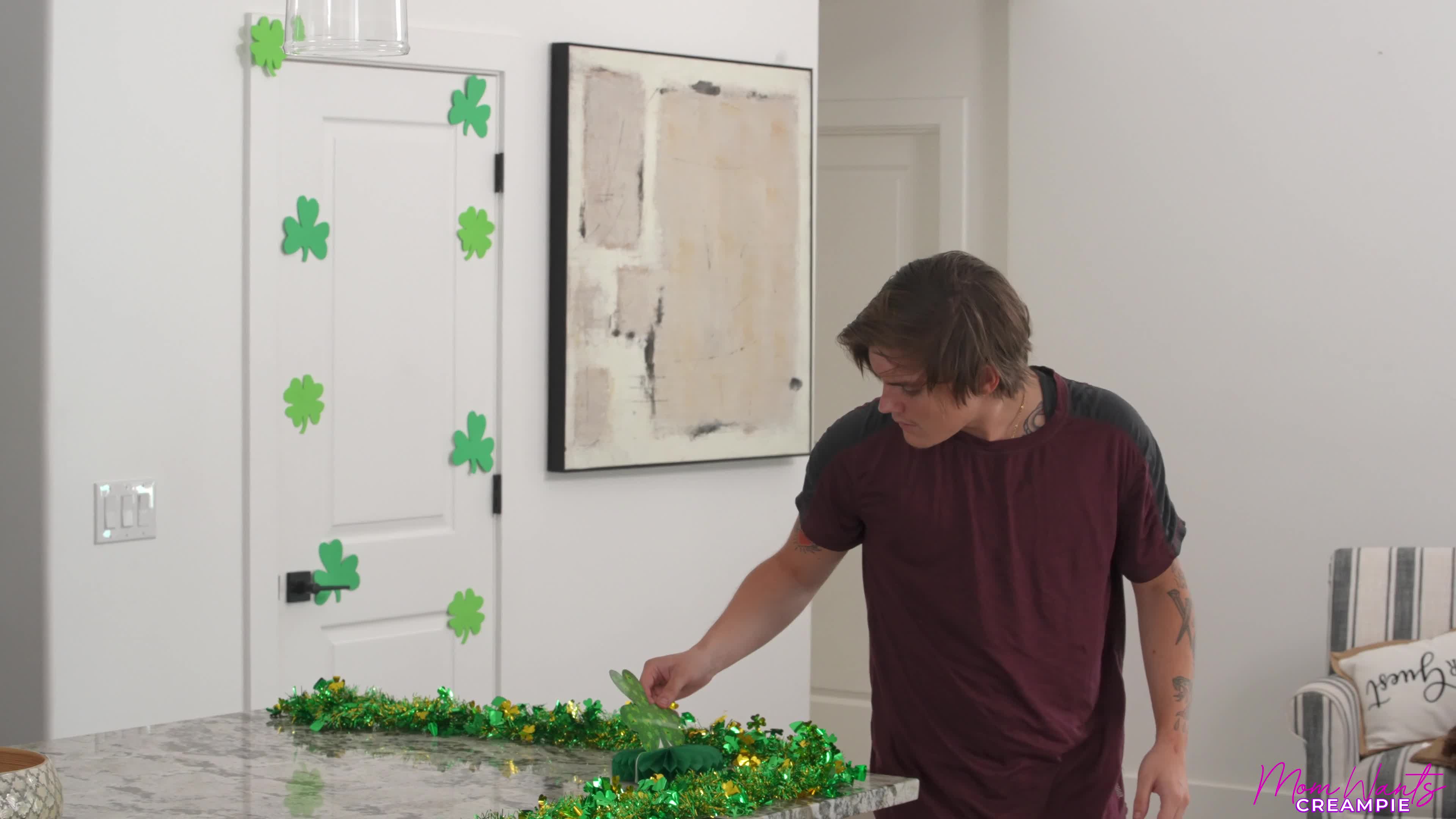 2048.hk@momwantscreampie.26.03.14.ellie.murphy.4k