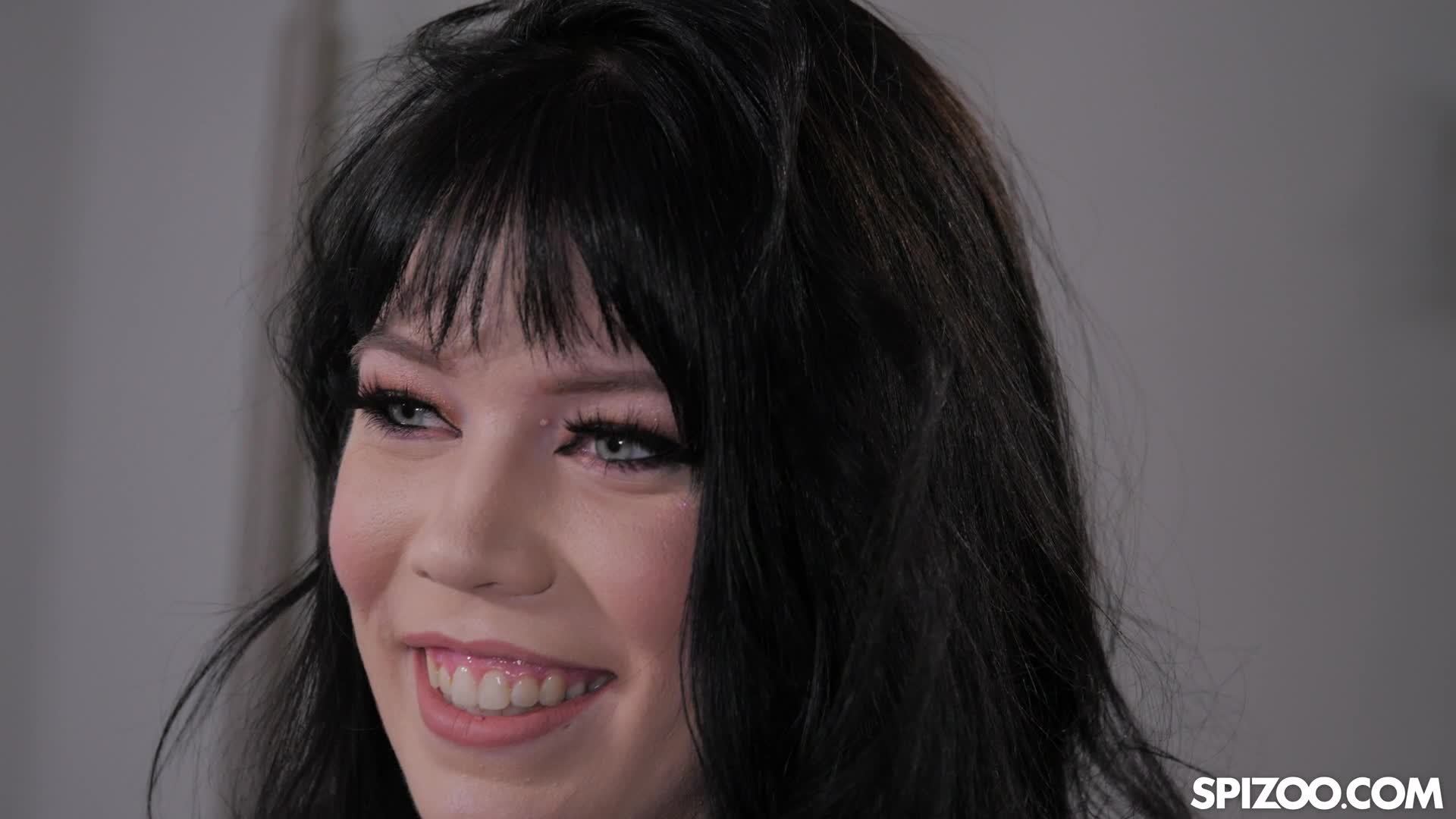 2048.hk@Spizoo - Up Close And Personal