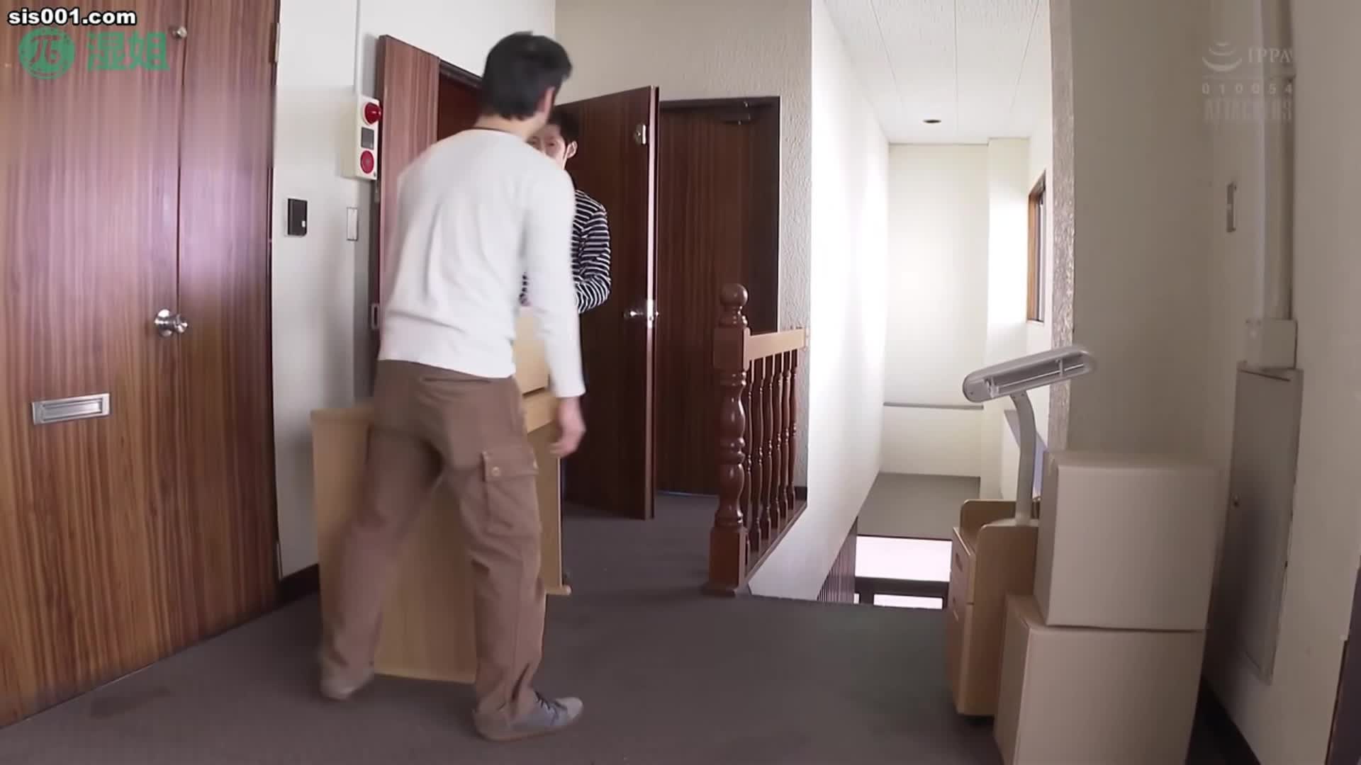 2048.vip-AV解说 湿姐 骚逼寂寞空虚让儿操，他的朋友看到也想要 两个鲜肉鸡巴大又翘，一起开操爽的嗷嗷叫