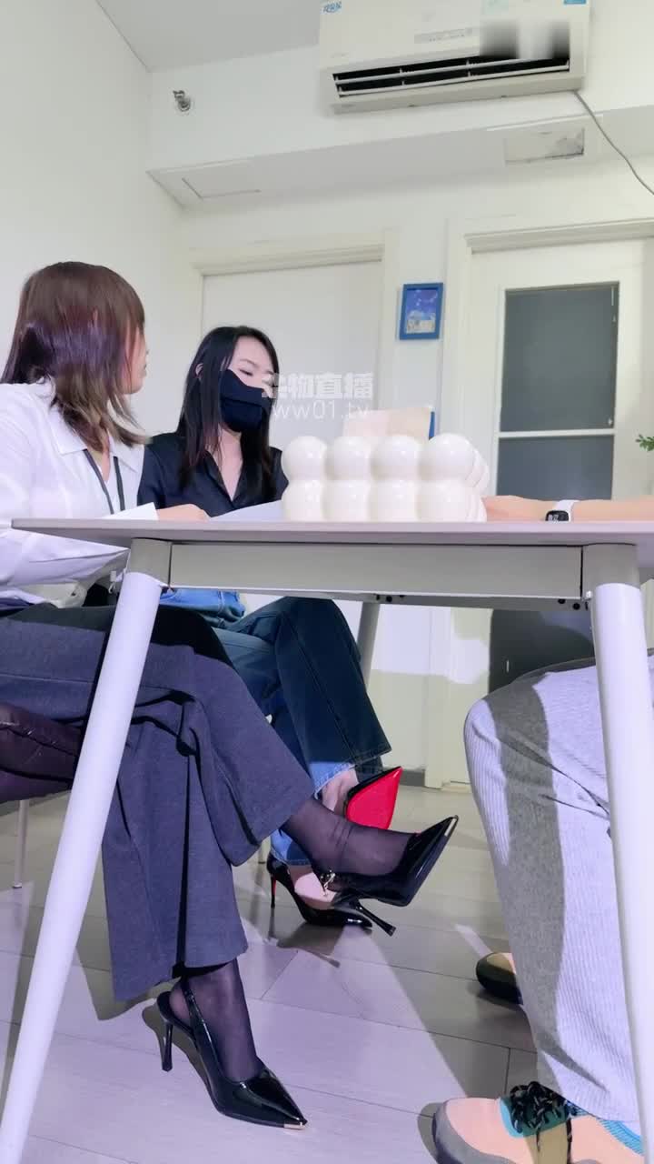 2048.hk@奈米TJ：人事部员工面试毕业生玩到一半差点被发现怎么办？2025-10-14