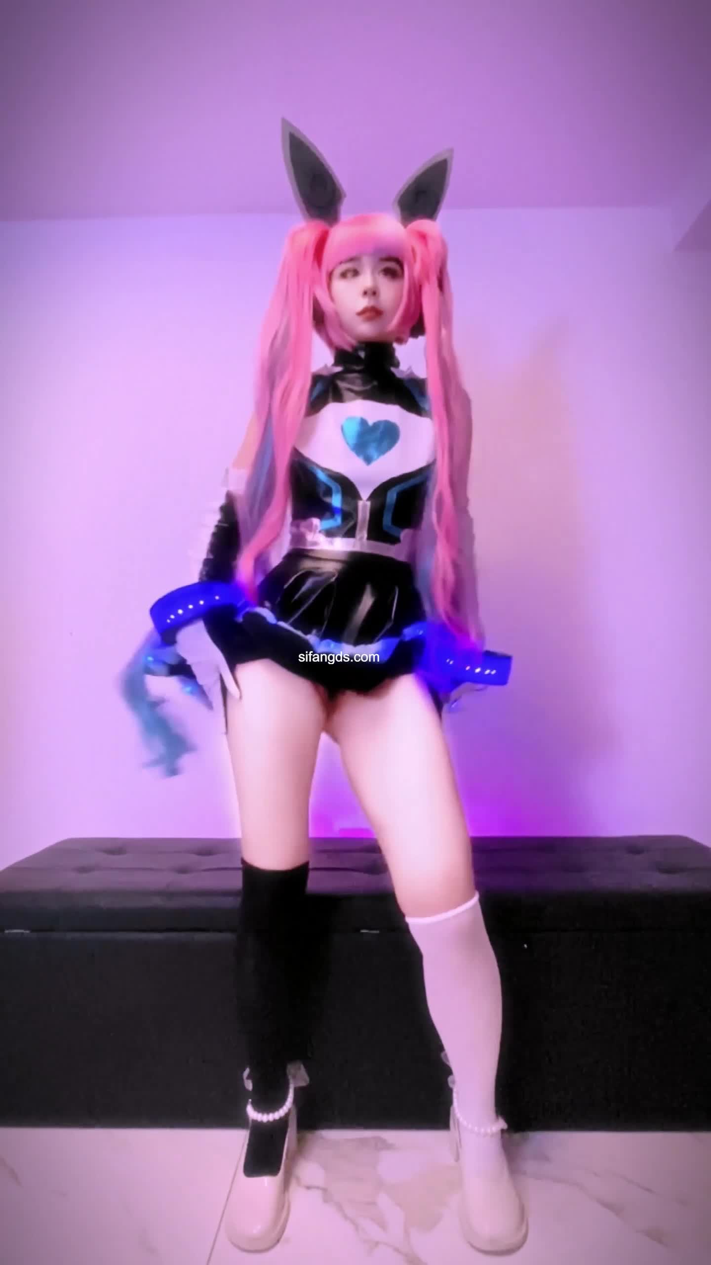 2048.vip-极品嫩妹，舞啪福利姬【贝璃珞】最新露脸作品，烧杯安琪拉的才艺表演，亵玩黑丝包臀女主播