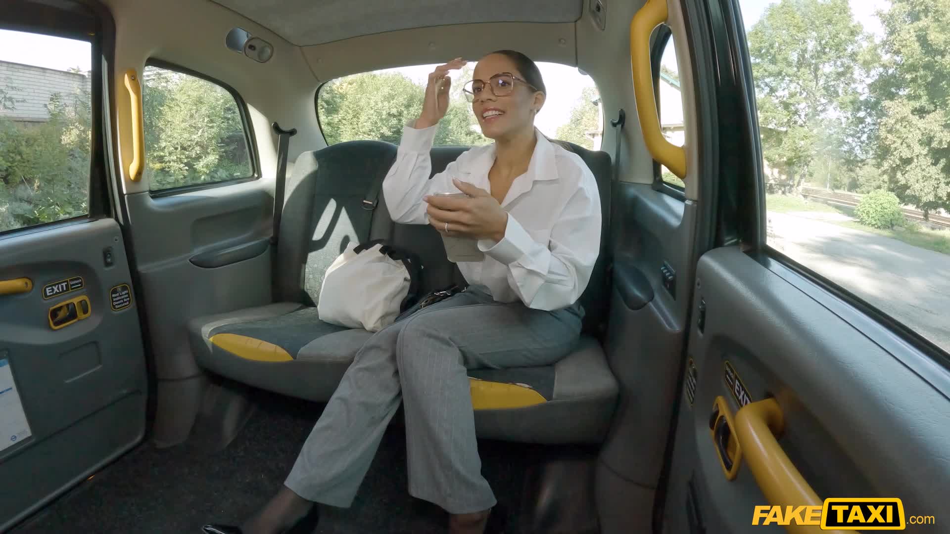 2048.hk@faketaxi.26.03.02.diana.lawrence