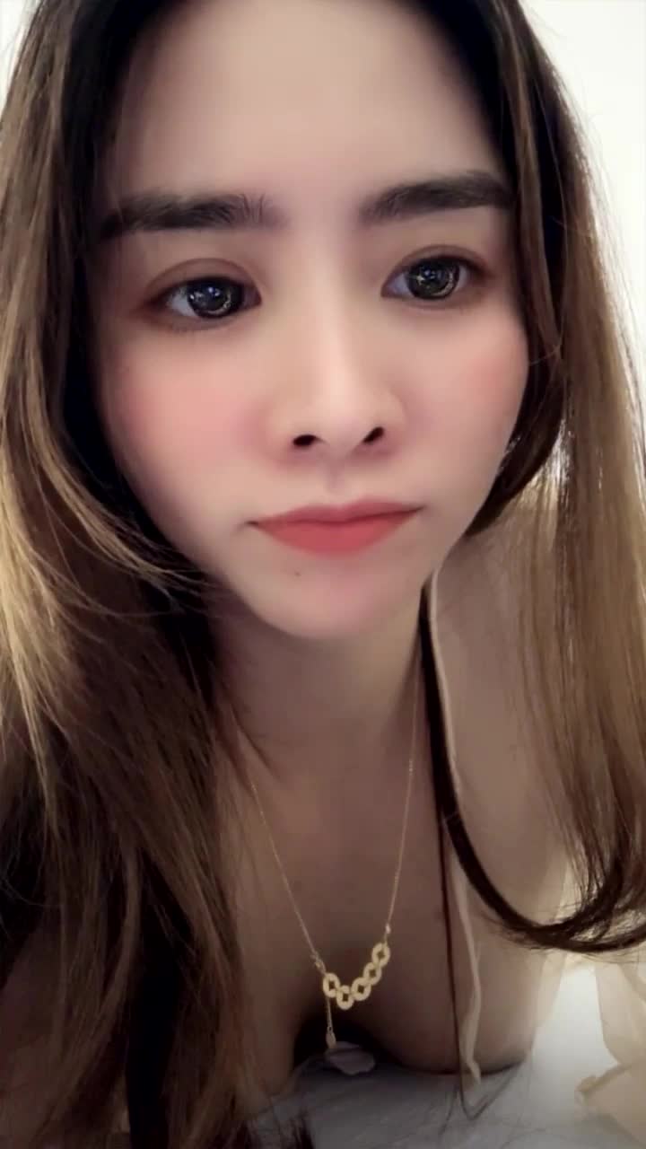 2048.vip-潮喷公主 特能喷【小甜甜】高颜值 白皙美乳 逼毛浓厚特性感 大黑牛捅屄狂震 猛喷不止