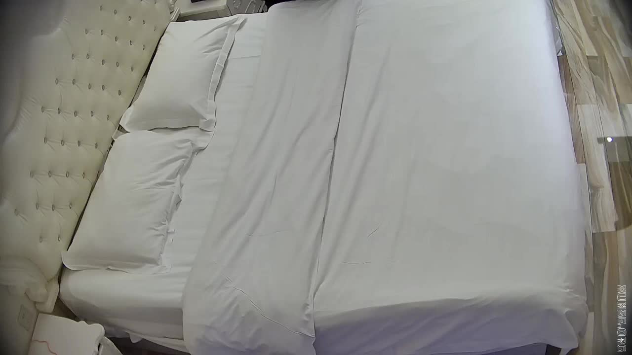 2048.vip-大学城 4-7 大叔开个钟点房 约了个很有气质的少妇 白白肉肉的一看就是很好操 水又多的极品 绝对够爽