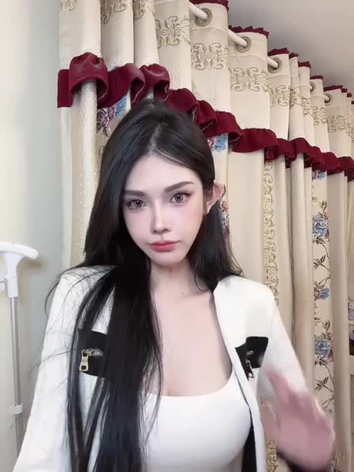 2048.vip-纹身精神美女黄丽娜，足交口交、丝袜后入，诱惑至极