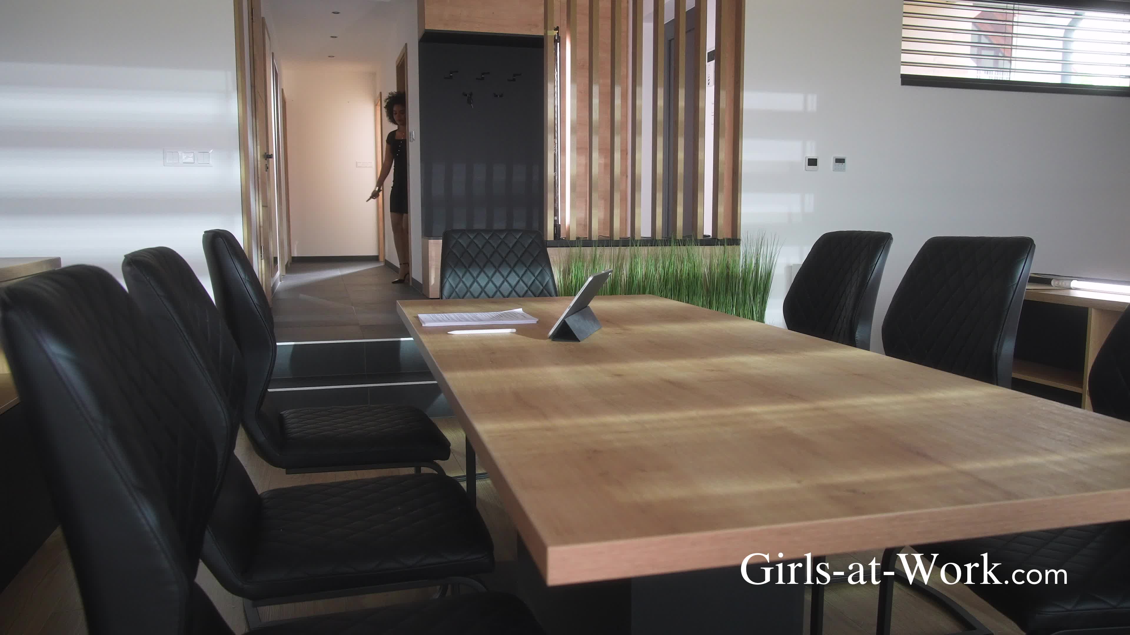 2048.hk@dorcelclub.25.12.25.candie.luciani.and.simon.kitty.a.persuasive.businesswoman.xxx