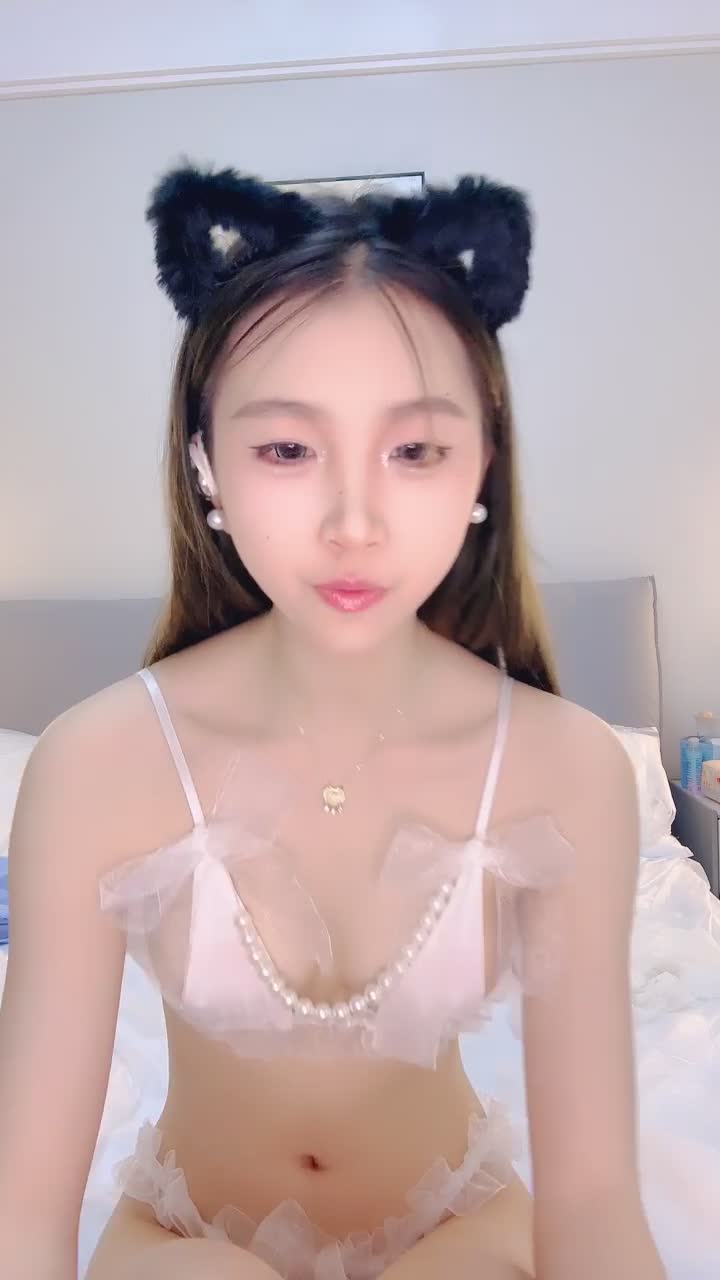 超甜精神姐妹玉体迷人伺候男友夜夜双飞 当精神小妹男友的好处 天天双飞