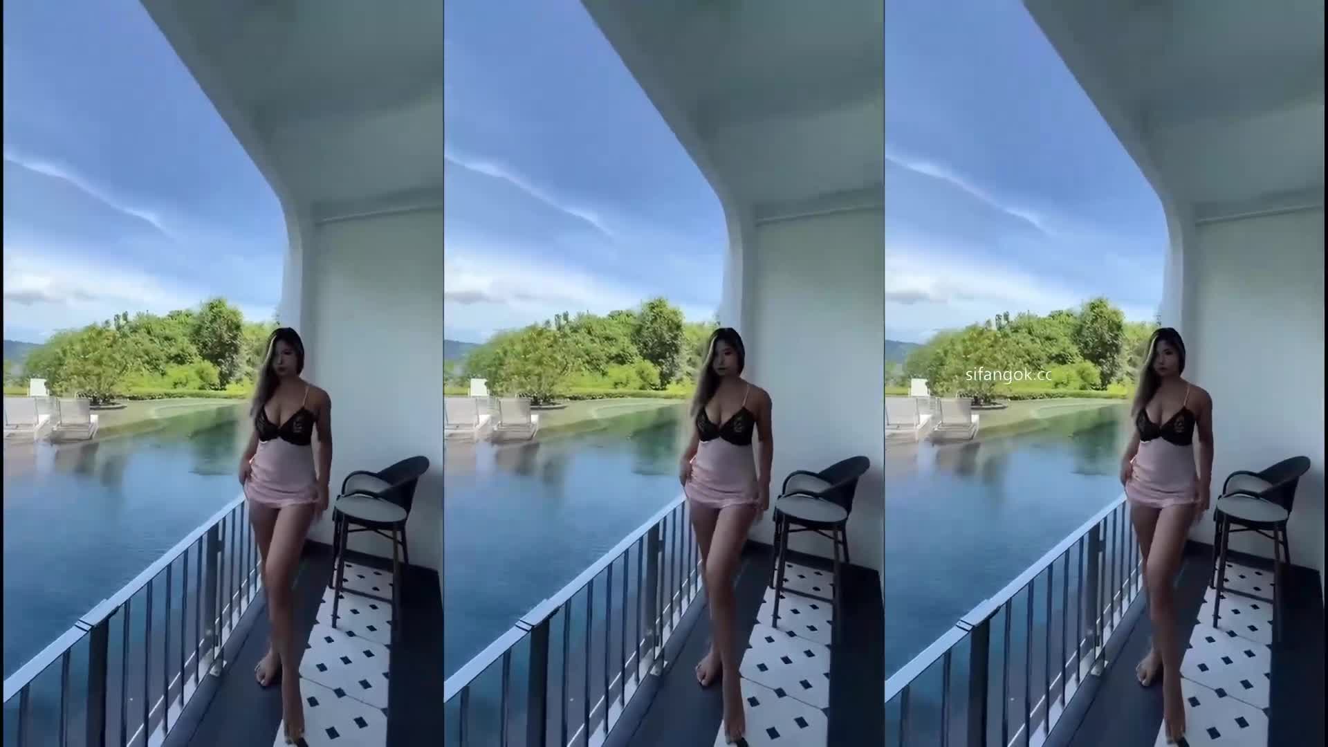 黑皮辣妹抖音诱惑 屁股最迷人！  火辣黑皮美女在抖音上大秀身材，那性感曲线和迷人翘臀让人欲罢不能，尽显野性魅力，赶紧来感受这份热辣诱惑吧！点击下载同款APP 极品美眉等你调教观看更多完整版加入会员群