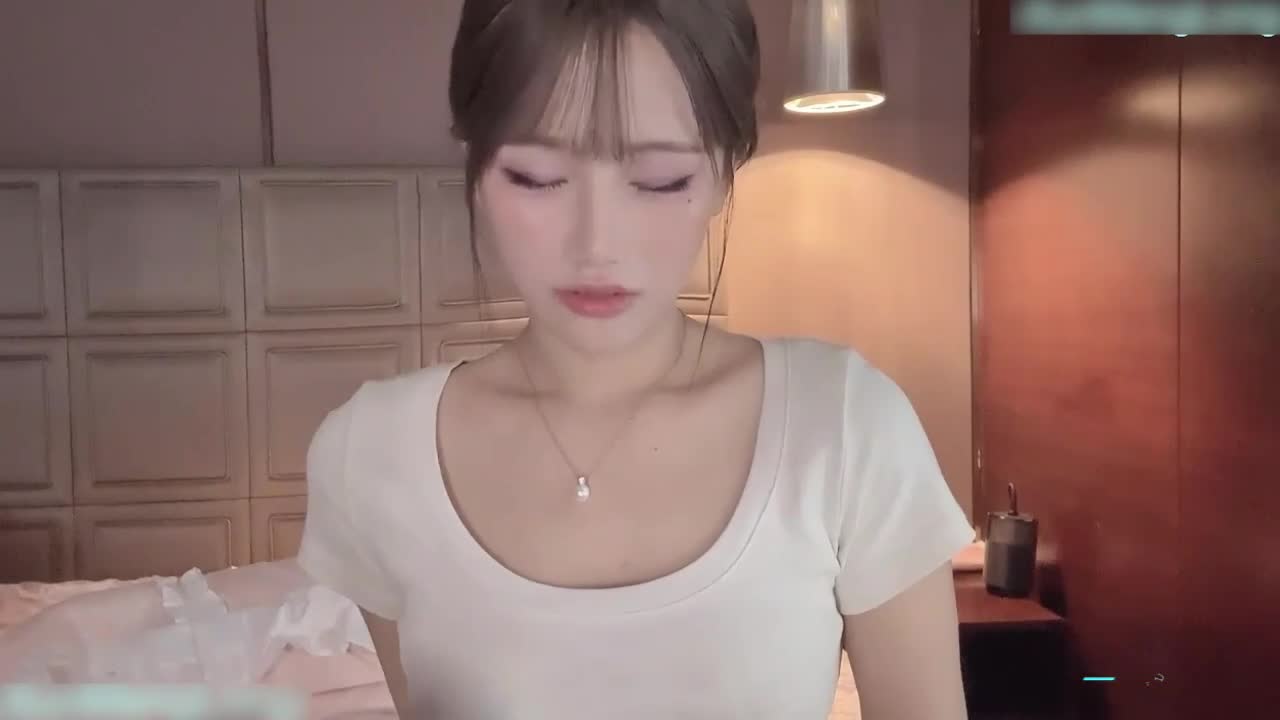 高颜值巨乳嫩妹直播 颜值吊打各大网黄  Stripchat上的这位巨乳美女，高颜值嫩妹一现身，就以绝美脸蛋征服全场，吊打当下所有热门网红。她的丰满曲线在直播中尽显诱惑，甜美笑容让人欲罢不能，赶紧来感受这份火辣魅力吧！点击下载同款APP 绝美母狗等你调教