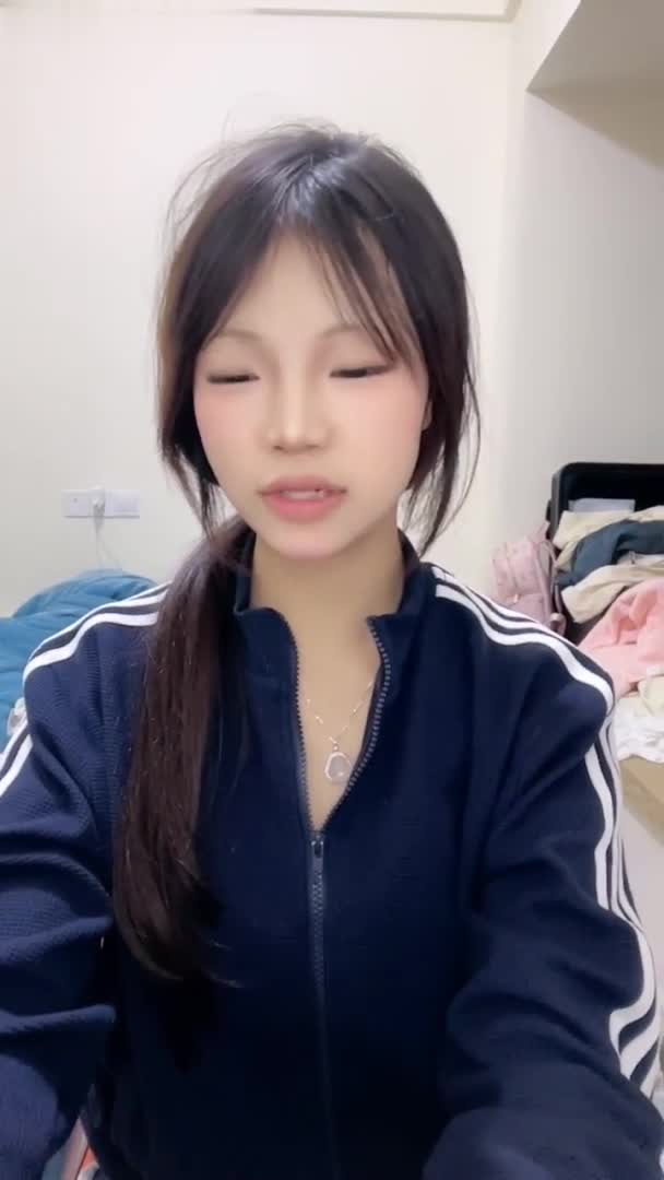 太喜欢精神小妹了 又嫩 身材又好 还容易操 只要带她去台球厅在买杯奶茶 就得吃了 就是操完 弟弟有点痒 #精神小妹