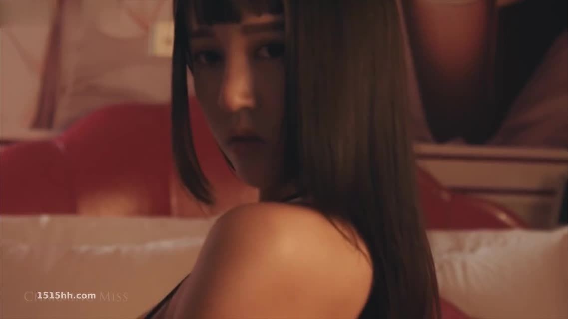 爆乳诱惑~白一晗嫩模大尺度新作~手抓巨乳翘臀  丰满女神白一晗带来劲爆新作，爆乳摇曳间尽显诱人曲线，手掌紧握那对傲人巨乳，翘挺丰臀轻轻摇摆，引人无限遐想，热辣场景让人心跳加速，尽享视觉盛宴。点击下载同款APP 绝美母狗等你调教