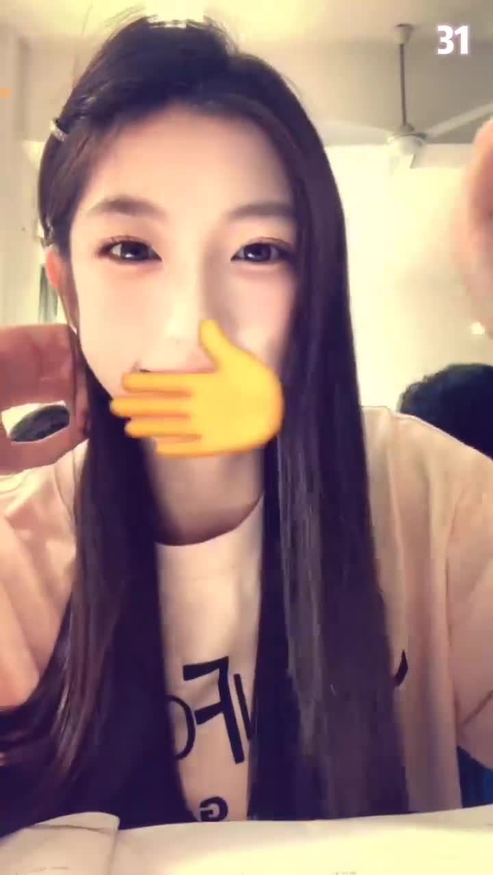 挑战一百层 群友榨精成功率几何！  精神小妹的诱人挑战来袭，一百层层层递进的极致快感，等你来征服！有多少群友能坚持到最后，体验那销魂的巅峰时刻？快来试试你的极限吧，绝对让你欲罢不能！点击下载同款APP 极品美眉等你调教观看更多完整版加入会员群