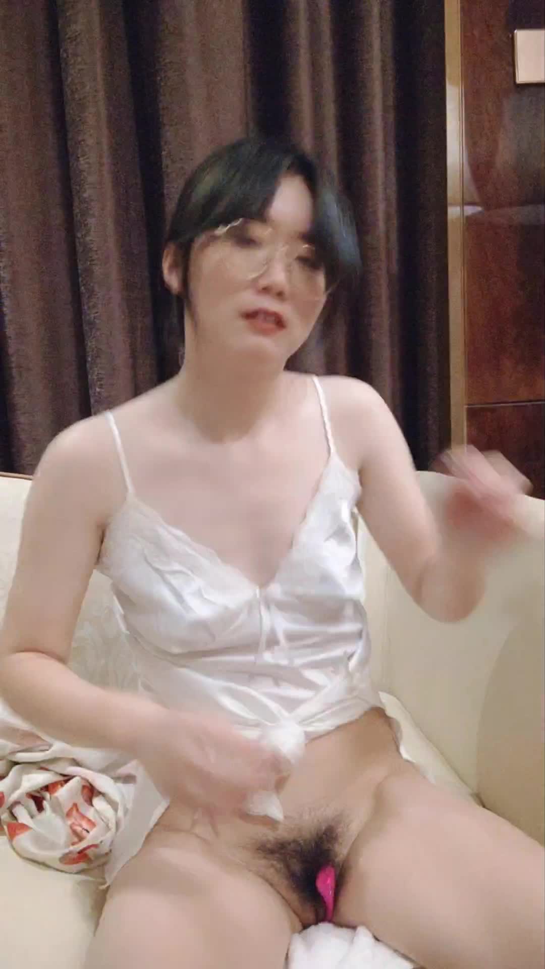 姐妹花精神小妹直播大秀 没有男主只能互相扣逼了 谁去帮帮她们