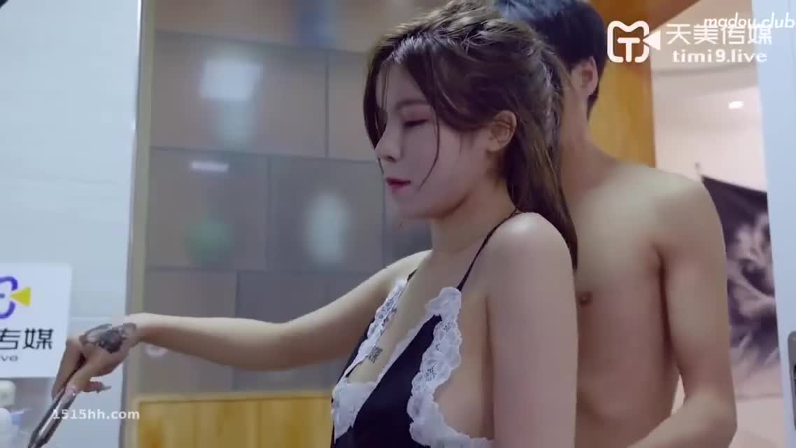 美艳少妇3P例行检查 #国产 #无码 #偷情 #抠逼 #高潮  诱人少妇迎来双重惊喜，火热的身体在粗壮巨物轮番冲击下颤抖不已，每一次深入都让她娇喘连连，湿润秘处被彻底征服，高潮迭起无法自拔，尽享极致快感狂欢。点击下载同款APP 绝美母狗等你调教