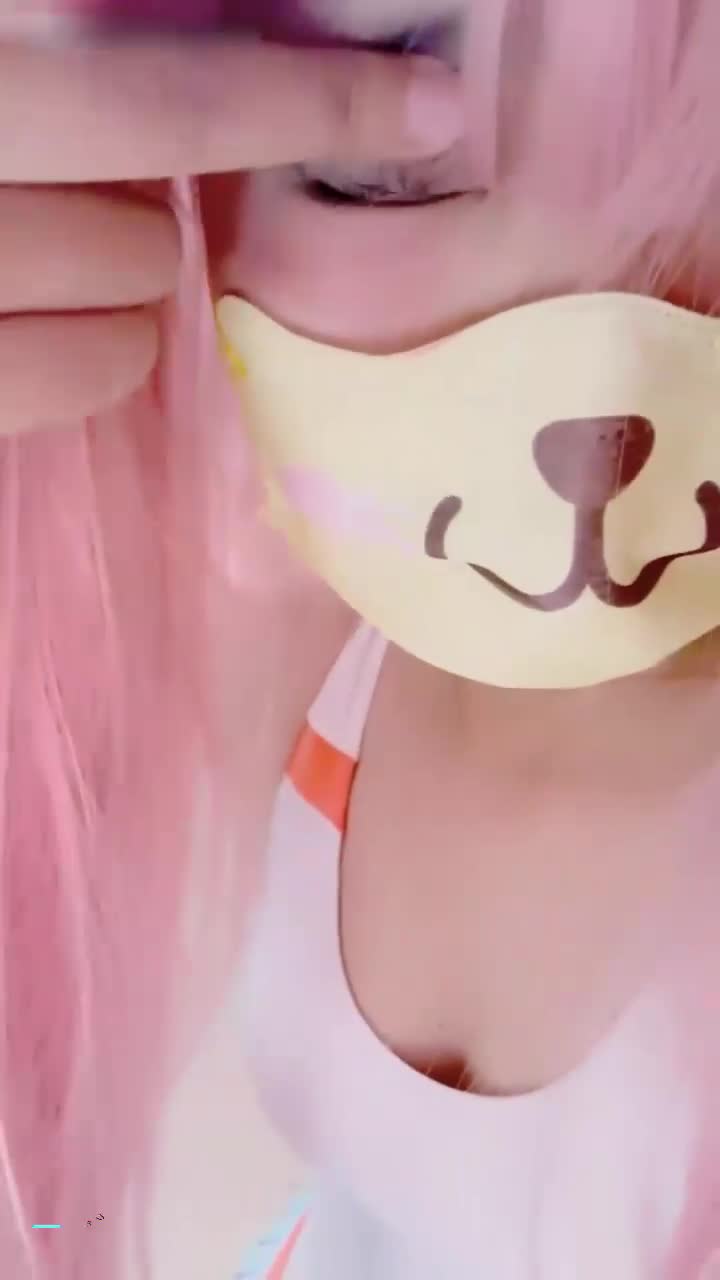 温卿直播 可爱少女刮毛自慰秀  温卿在直播中展现迷人魅力，超可爱身姿诱人入胜，她温柔刮毛保持私密处完美洁净，充满诱惑的自慰表演让人欲罢不能，尽享这份甜蜜的视觉盛宴。点击下载同款APP 绝美母狗等你调教