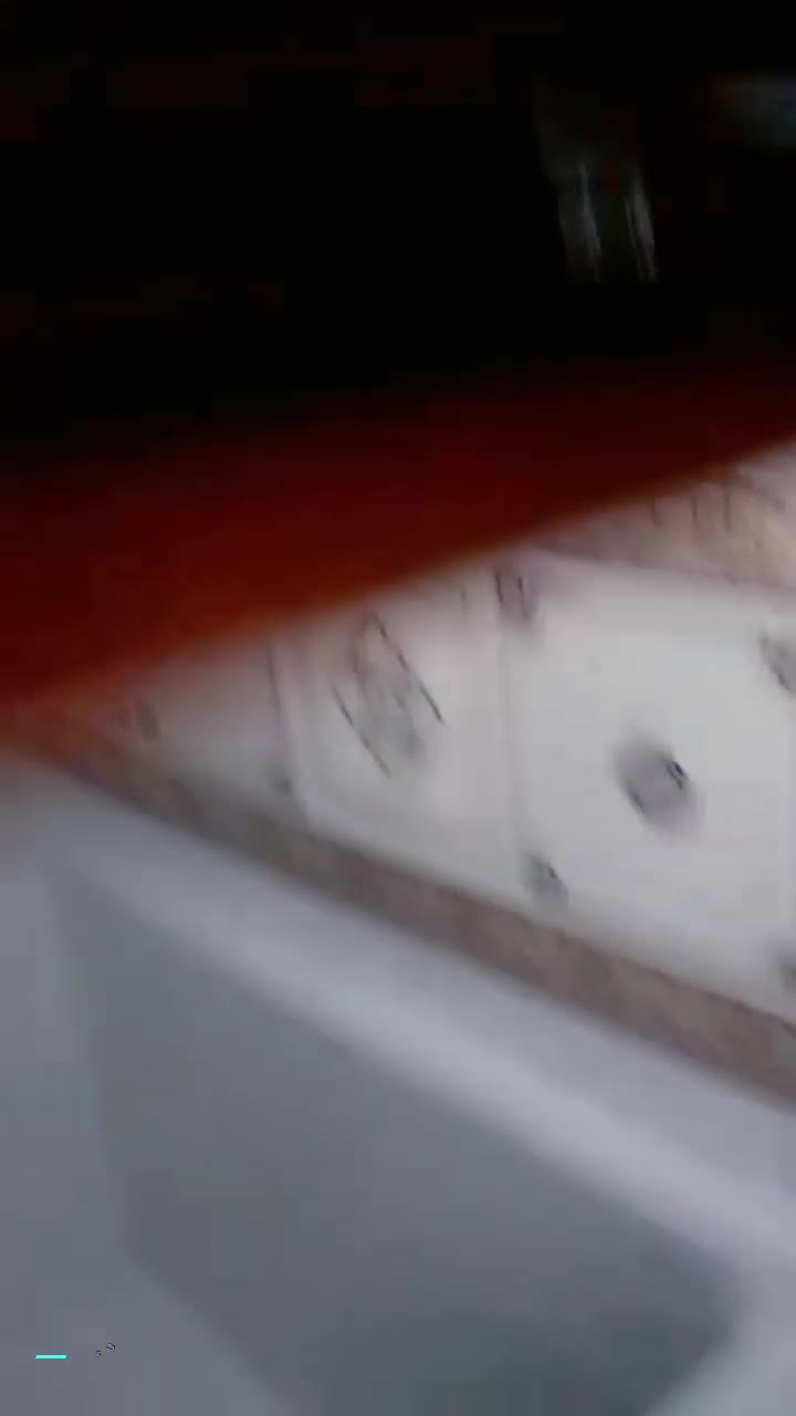 直播自慰狂欢：大茄子玩转后庭，番茄填满蜜穴，太刺激了 宝贝儿还想要更多！在直播间，她大胆地将新鲜番茄缓缓塞入湿润的私处，带来阵阵酥麻快感；接着，大大的茄子轻轻探入紧致后庭，扩张到极致，浪叫声此起彼伏，画面火辣到爆炸，让人欲罢不能！点击下载同款APP 绝美母狗等你调教