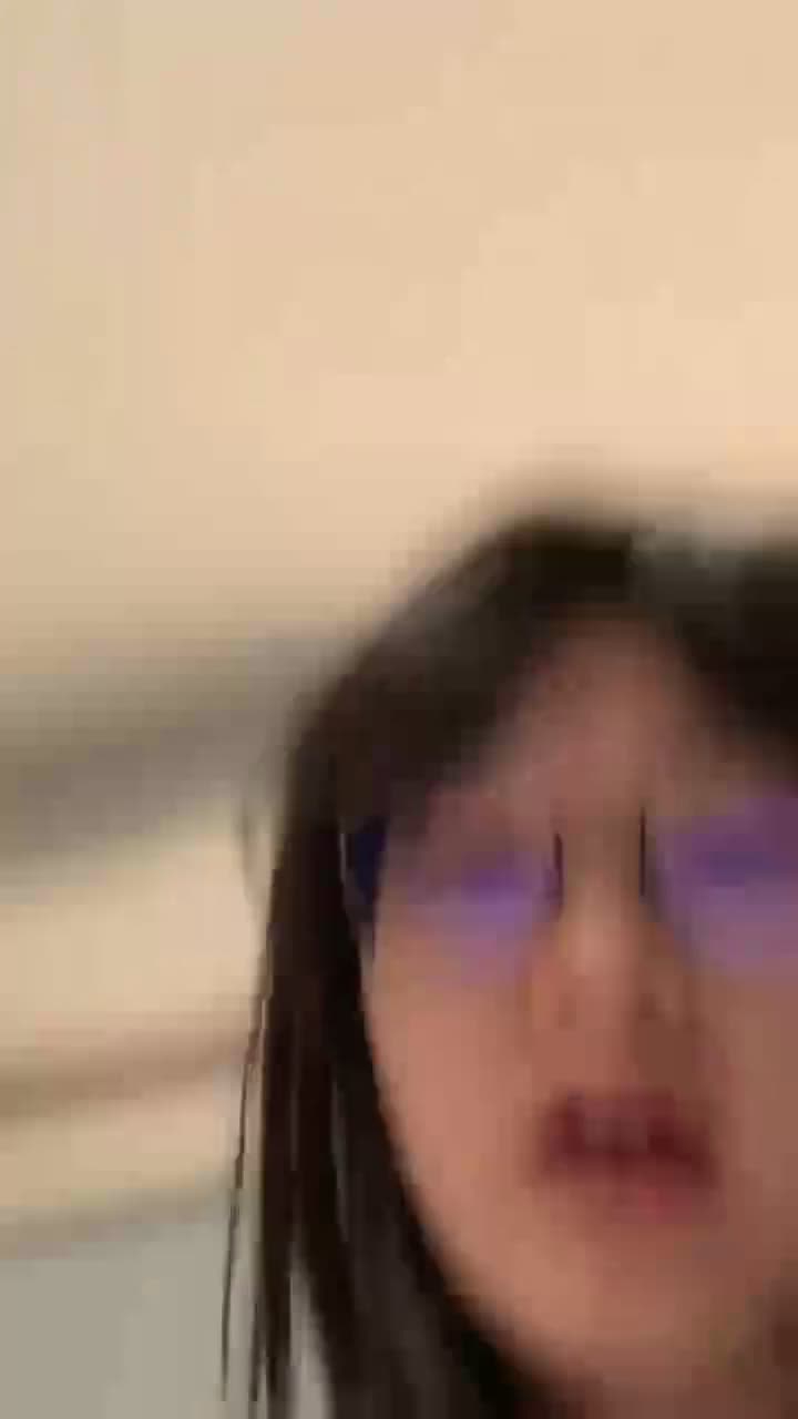 黄发精神小妹的逼毛修剪的真特别 极高的颜值有着极强的观看感！ 真嫩#精神小妹 #黄毛 #白虎 精神小妹合集