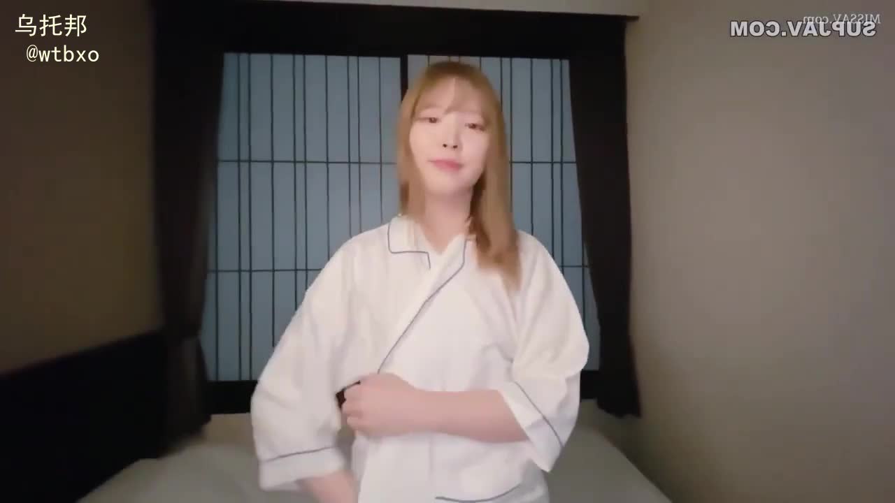 超可爱且害羞的白衬衣牛仔裤女孩全程露脸！ 长相清纯可爱但是背后却喜欢吃鸡巴，舔舐之后持续做爱榨精，奶子被操的一晃一晃的，感觉好鸡巴爽#清纯 #无码 #口交 #中出 #吞精