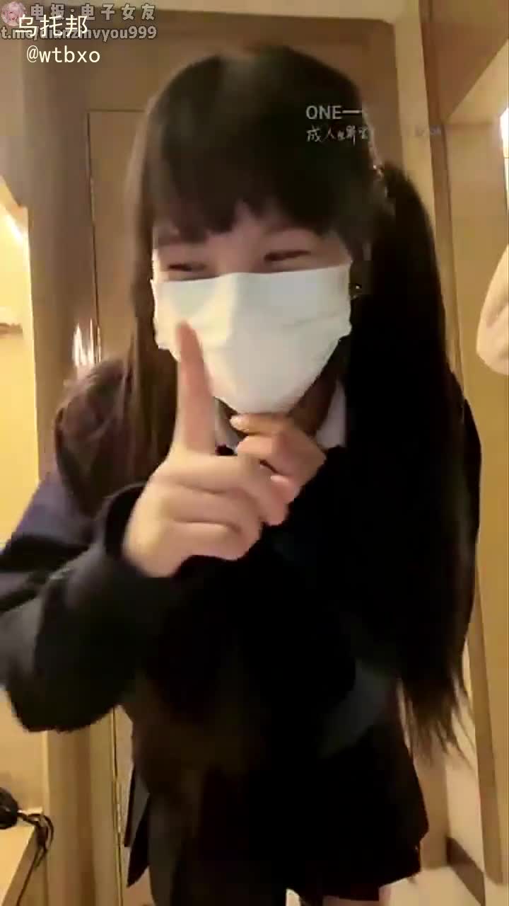 喵酱（小简） 喵酱B站直播双视角，幻龙自慰丝袜弹力插，双女互相自慰淫荡妹妹展示肥臀骚穴，翘着美腿持续插穴，用各种道具持续震动玩逼，玩到自己不断出汁，甚至有时候还和好集美一起互相满足#B站 #喵酱 #小简 #黑丝 #自慰