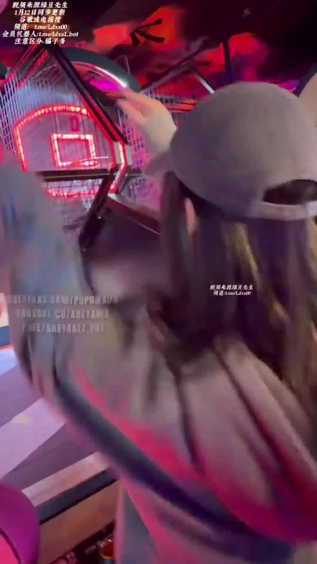 噗噗推特极品阿黑颜母狗 噗噗 在保龄球馆约会骚货噗噗被带到电玩城开心一下，不断勾引尽情侍奉，淫荡粉模样属实是让人很难不爱，搁我早就上了#噗噗 #肉便器 #性奴 #淫荡 #阿黑颜