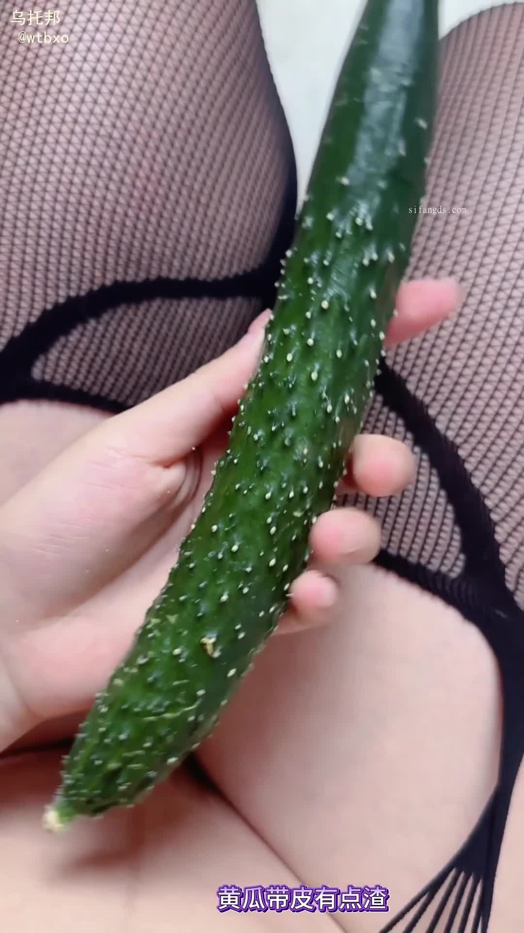 小仙云 现在的黄播都这么能整活了嘛幻龙骑乘＆土味DJ节奏自慰到底是没事谁来看呢，妈的如此劲爆的音乐群友们喜欢吗？#小仙云 #祼舞 #福利姬 #幻龙 #骑乘