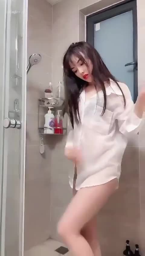 快手少妇团队系列定制视频，穿上制服包臀裙 无内丝袜，只要是个男的都会为之沉沦吧，包臀裙往上掀开露出性感肉肉的肥逼，果然还是上了年纪的女人有味道（四）