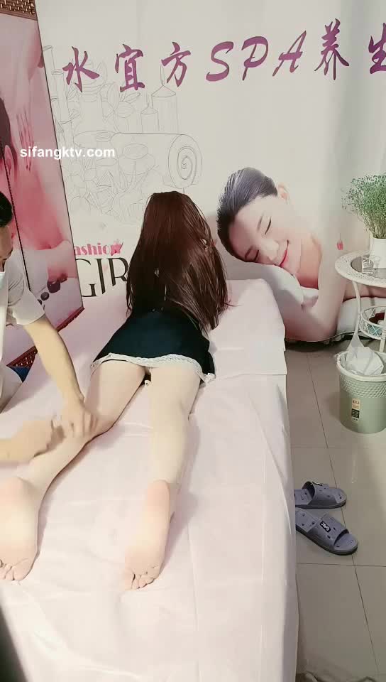 #SPA #按摩 #男技师寂寞性感御姐，按摩店保养勾引老中医徒弟，按摩小哥也是懂事，直接掏出老二慰问