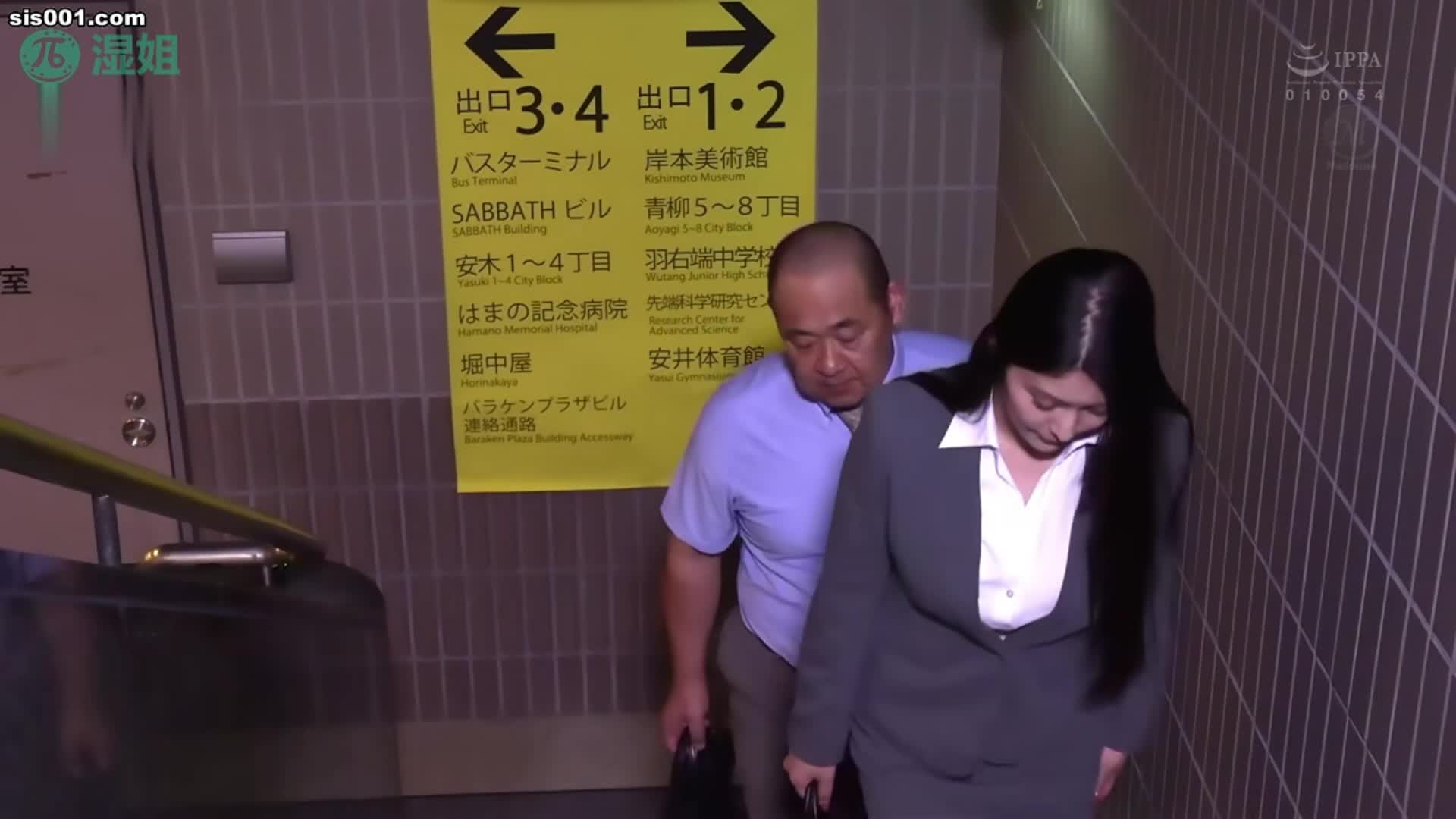 2048.vip-AV解说 湿姐 老公失业需养家，弱点被抓逼被插老板同事一起操，群P真爽全都要