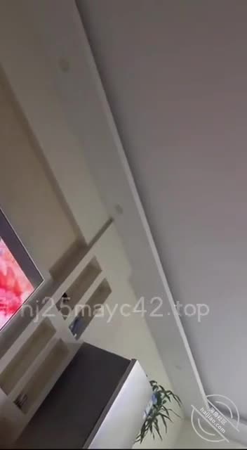 海角社区 #真实小王子原创（80）老妈买新衣回来试穿给我看，穿着丝袜被我操到高潮。真实小王子 今天做爱老妈一直不让我扒她内裤，我也是特别奇怪，以前又不是没扒过，干嘛不脱内裤啪啪呢，这样啪啪特别不爽。勒的我鸡子疼。。我当时还以为是因为我妈不好意思让我看，也不对啊以前又不是没看过，本来想强行扒掉的，但看我妈那眼神，我没忍心，就那样把内裤扒开再把鸡巴放进去。。。后来我妈才跟我说，她大姨妈还走的不是很干净，怕我弄出血。。。说白了还是害羞。。。