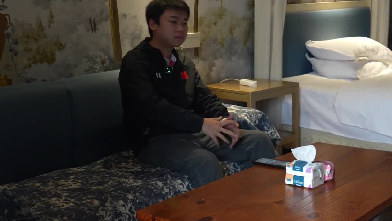 #SPA #按摩 #技师谁能忍住这波诱惑，高颜值女主黑丝贴身按摩勾引，采耳挑逗，鸡巴硬的不能再硬了！