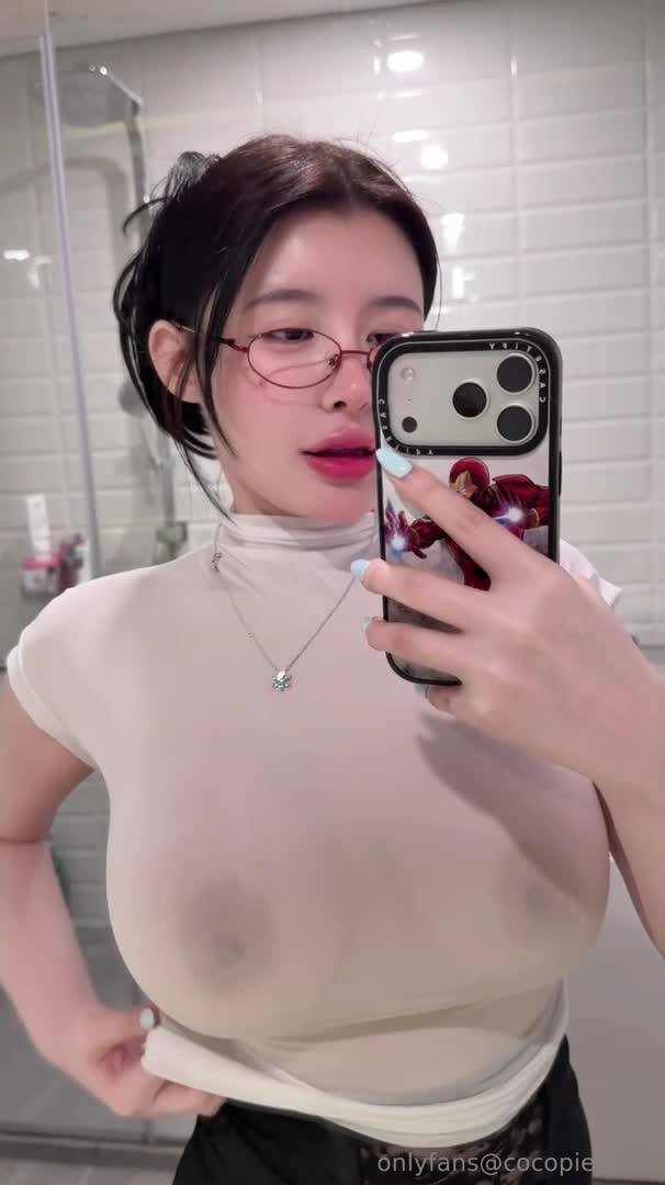 天然巨乳高颜值女神脸逼同框，透视肉丝抹油揉奶自慰高潮台湾巨乳母狗自慰发烧，诱人巨乳在眼前属实让人血脉喷张，更不用说白虎肥逼，这种逼操起来肯定很紧#性奴 #剧情 #自慰 #白虎 #肉便器