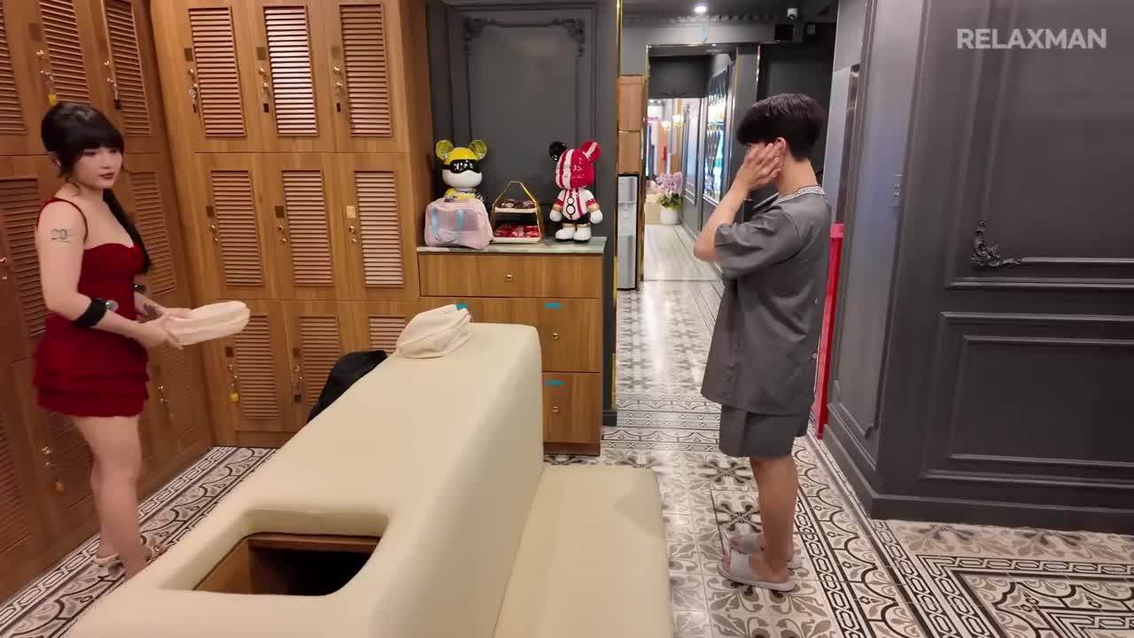 #会所 #SPA越南水疗会所顶级美女技师，红色吊带格外显眼诱惑