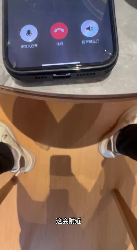 绿帽灌醉老婆包臀无内露出勾引好兄弟实录，朋友妻不客气一起3P轮操淫妻调教成淫荡的玩物