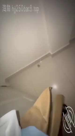 海角社区 #39岁大屁股妈妈想着堂姐穿着情趣内衣的样子，我彻夜难眠，没忍住操了堂姐堂姐现在的卧室门已经不对我反锁了，这是已经彻底对我放下了心房，自从上次半推半就强上了堂姐后，堂姐喝醉也和我展露了心扉，我就回想这些天发生的种种，堂姐主动抱我，在我面前哭诉，倾诉发生的一切，其实我每天和堂姐在一起，我知道她心里已经接受了我，只是嘴上没有说，也没有到那种想操就操的地步，因为堂姐骨子里就是那种从小被家庭环境影响，根深蒂固的传统观念在束缚着她，虽然堂姐在床上是真的很狂野的，但是在现实生活中，完全就是像变了一个人一样