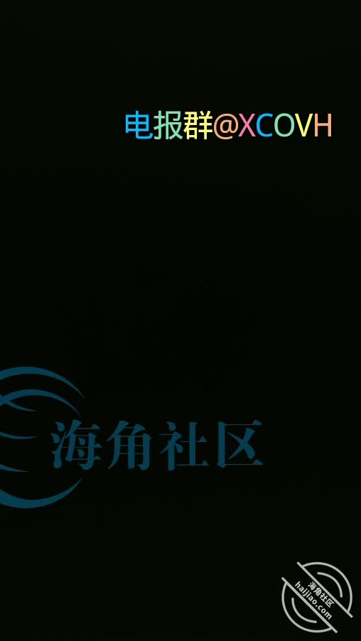 #乱伦 #母子 #少妇 #人妻 趁老爸这几天上夜班往她被窝里钻 不过也就是摸摸抱抱 先让老妈放松警惕 没啥大动作 手顺着睡裙上面伸进去 摸了一会奶子 老妈就转过身让我睡觉了 可我就是睡不着啊 心里有事能睡着嘛 把老妈的大奶子 从睡裙边上拽出来 然后就开始吸奶 一边吸一边用腿蹭老妈的阴蒂 玩了一会 看老妈没反应 我胆子也大了 下去一看 老妈内裤都湿透了 我知道是主动的时候了然后我就转过头 屁股对着老妈就坐她身上把她压住了 用手第一次从边上扒开了她的内裤 老妈推我下去也推不动 我就用手指扣她 当时水声好大好大