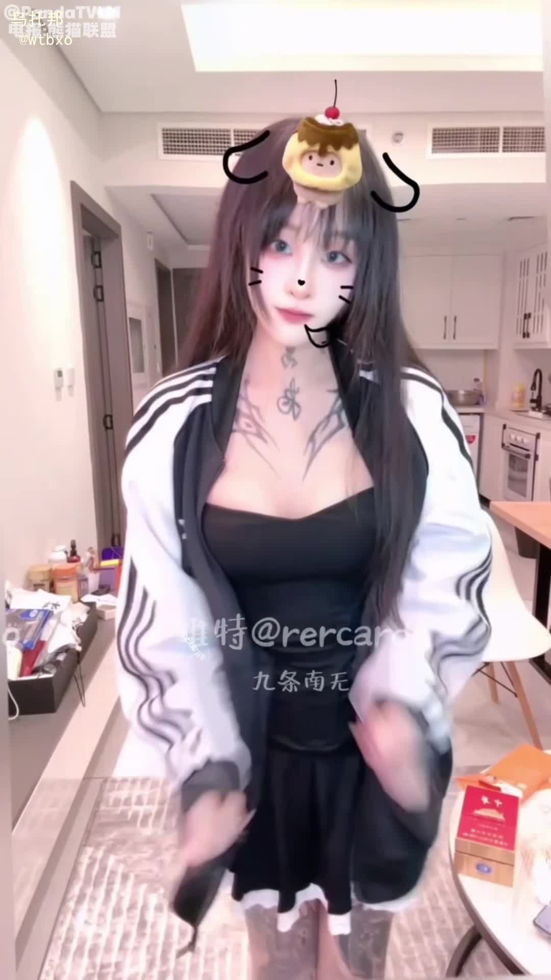 淫荡九条符文战士 自慰发骚镜头自拍符文战士自慰玩穴，持续玩逼反差自慰，翘起玉足来持续发烧，抽插着密穴真的很难让人拒绝#母狗 #骚货 #自慰 #纹身 #淫荡