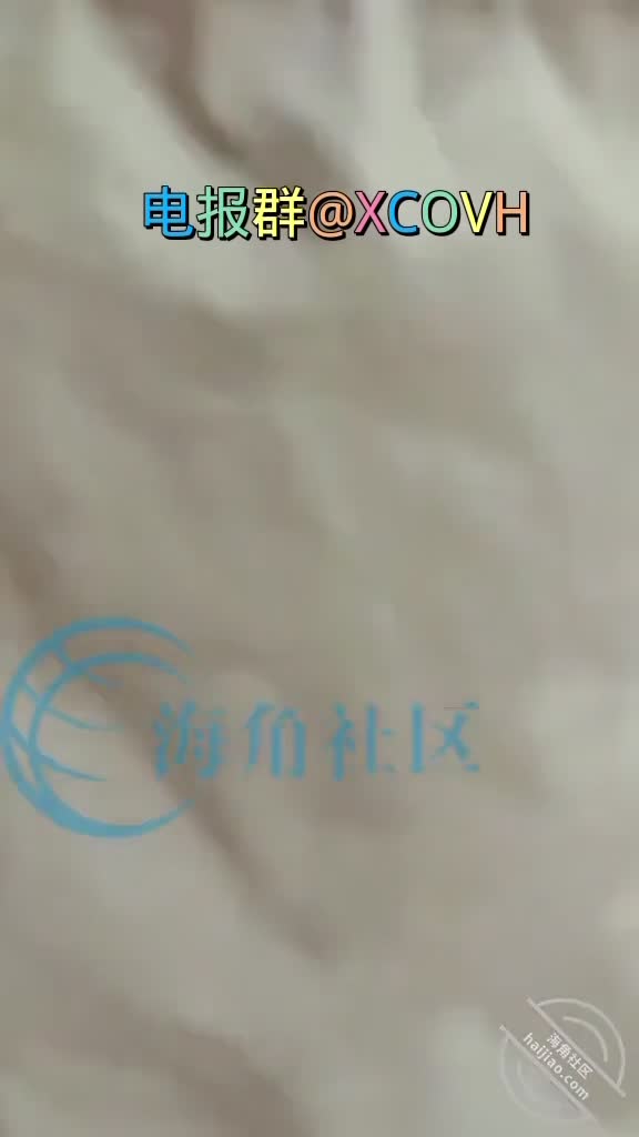 #乱伦 #少妇 #人妻 #姐弟 跟姐姐玩野战 看见附近没人 姐姐帮我口了一下 立马被我无套操了内射 然后旁边突然有人在了 姐姐当时害怕极了 特别刺激点击置顶观看和舅妈乱伦视频