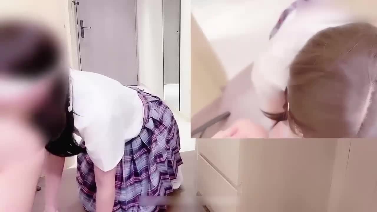 #白虎    #萝莉  #母狗  原创全网首发优选精品系列【狠草极品小母狗JK萝莉！】彻底驯服这贱货成听话母狗。扒开光溜溜白虎逼，鸡巴直捅进粉嫩肉洞，猛抽猛插汁水四溅。拽头发按跪地，逼她舔干净卵蛋，边骂贱逼边扇奶子肿起。骑乘狂顶子宫，喷潮浪叫求饶不停，屁眼塞珠子双洞齐开。射满骚穴精液灌肠，锁链栓脖爬行舔屌，永世当肉便器任爆干。每日鞭打调教，逼成欲求不满的淫兽，只知张腿挨肏。