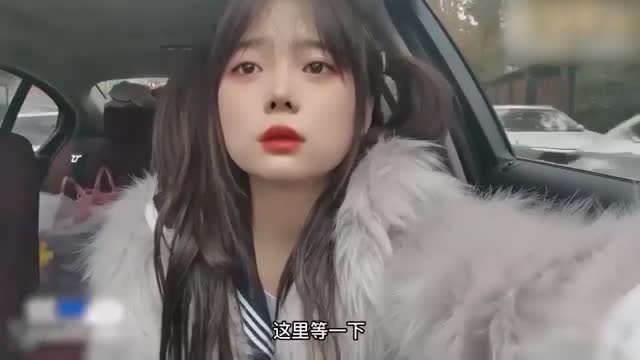 #白虎   #萝莉  #巨乳原创全网首发优选精品系列【极品JK巨乳萝莉妹！】清纯脸蛋扭曲成淫乱模样。男友开启无码直播，粗长肉棒直捣无毛白虎嫩穴，粉嫩逼肉被撑开到极限，汁水四溅狂喷。鸡巴猛烈抽插，龟头撞击子宫深处，嫩逼痉挛收缩，死死咬住不放。小穴红肿变形，淫叫连连求饶却欲罢不能，直播间弹幕爆炸，高潮喷潮淹没镜头。肉棒加速冲刺，操烂紧致蜜洞，精液灌满白虎深处，少女彻底沦陷成肉便器。