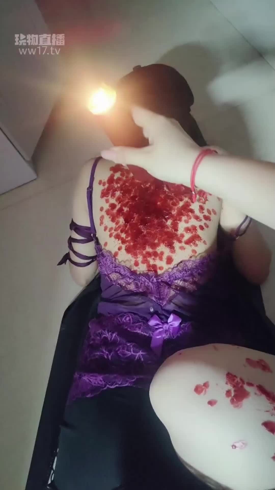 【雪梨女主】把女大学生调教成小母狗 装上肛塞尾巴 全身滴蜡 小母狗哇哇大哭 哭唧唧的真的很可爱时长：48分钟 #女同 #调教«««««观看完整版点击此处»»»»»