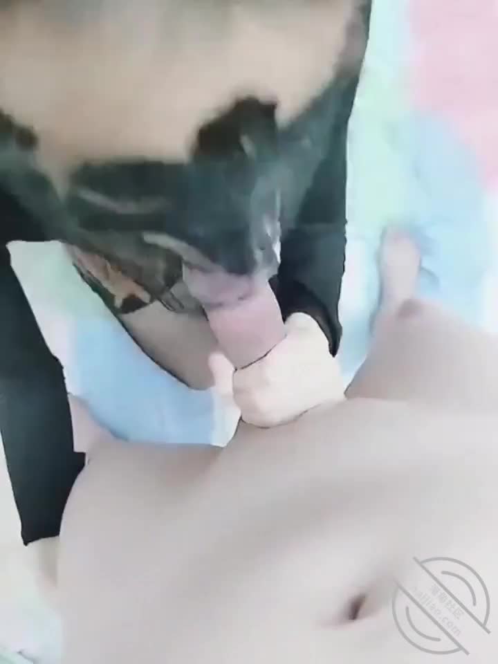 #我爱我的亲妹妹【海角精选】【真实原创】妹妹再一次喷水！这妮子太骚了操出白浆，离不开我的肉棒