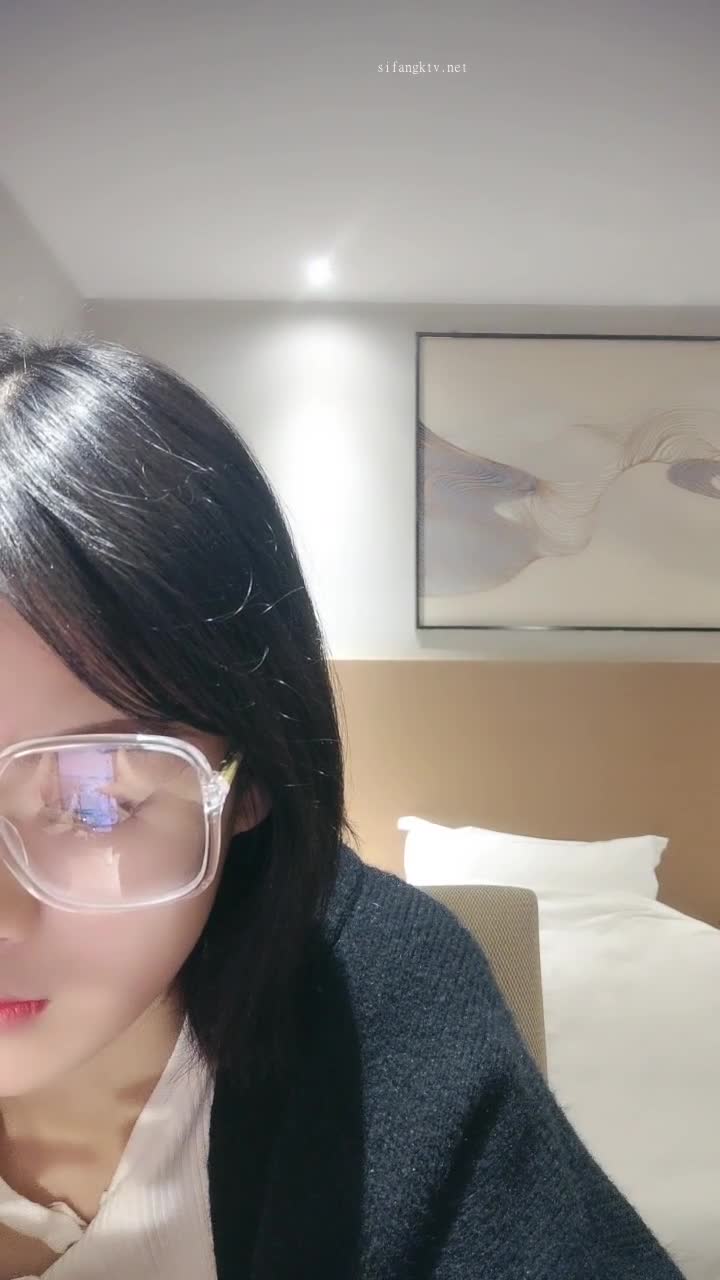 2048.vip-精品 【小易的so啵啵】刚成年的小萝莉口交各种体位无套性爱啪啪全裸骚舞自慰出浆尺度全开336部合集⒀