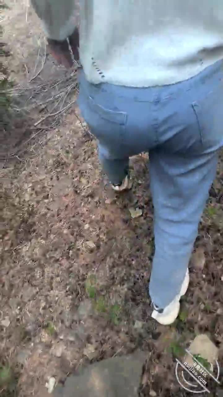 #乱伦姐妹花【海角精选】第一次和妹妹在野外玩的很开心