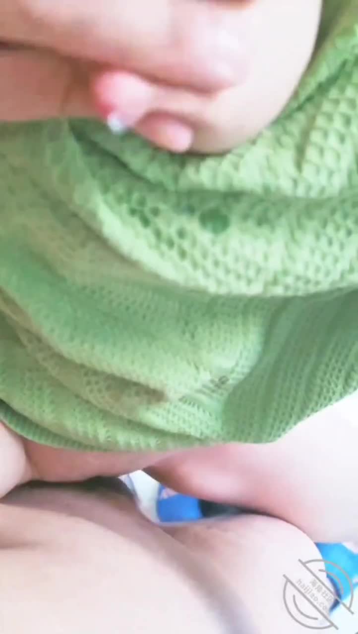 #把嫂子视为禁脔【海角精选】“你害死我了！又射里面！”厨房操嫂子，乳汁溅射！不料被邻居看到