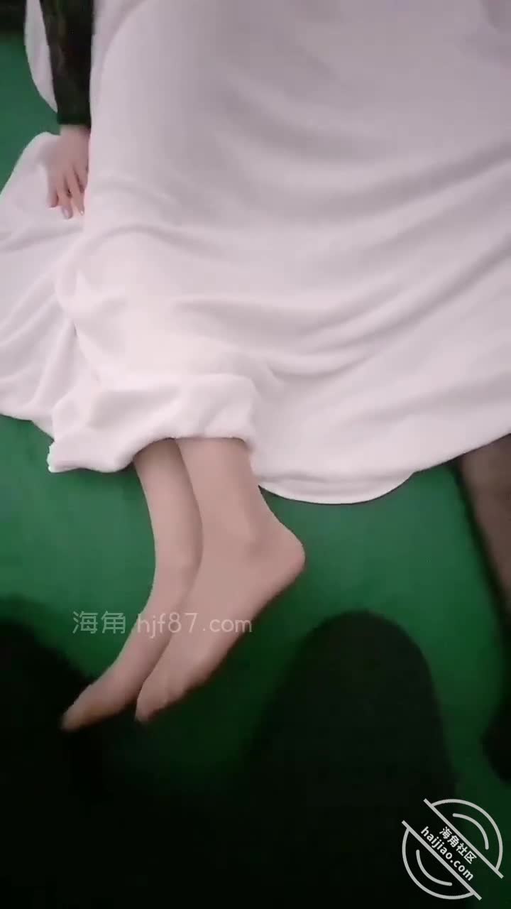 #我的妈妈是脚模 #ID19249406【海角精选】（原创）妈妈和小姨 在小姨的帮助下终于插进了妈妈的阴道 很软很滑很嫩