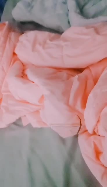 #合租朋友妻【海角精选】原创母女花之恋极品朋友妻跟老公和母亲打电话中被操射满脚背下