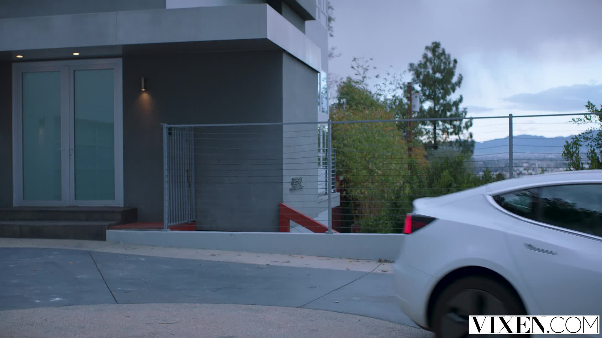 2048.hk@[Vixen]101018NaomiSwann,BradNewman-AGoodHouseguest(05.03.2019)1080p