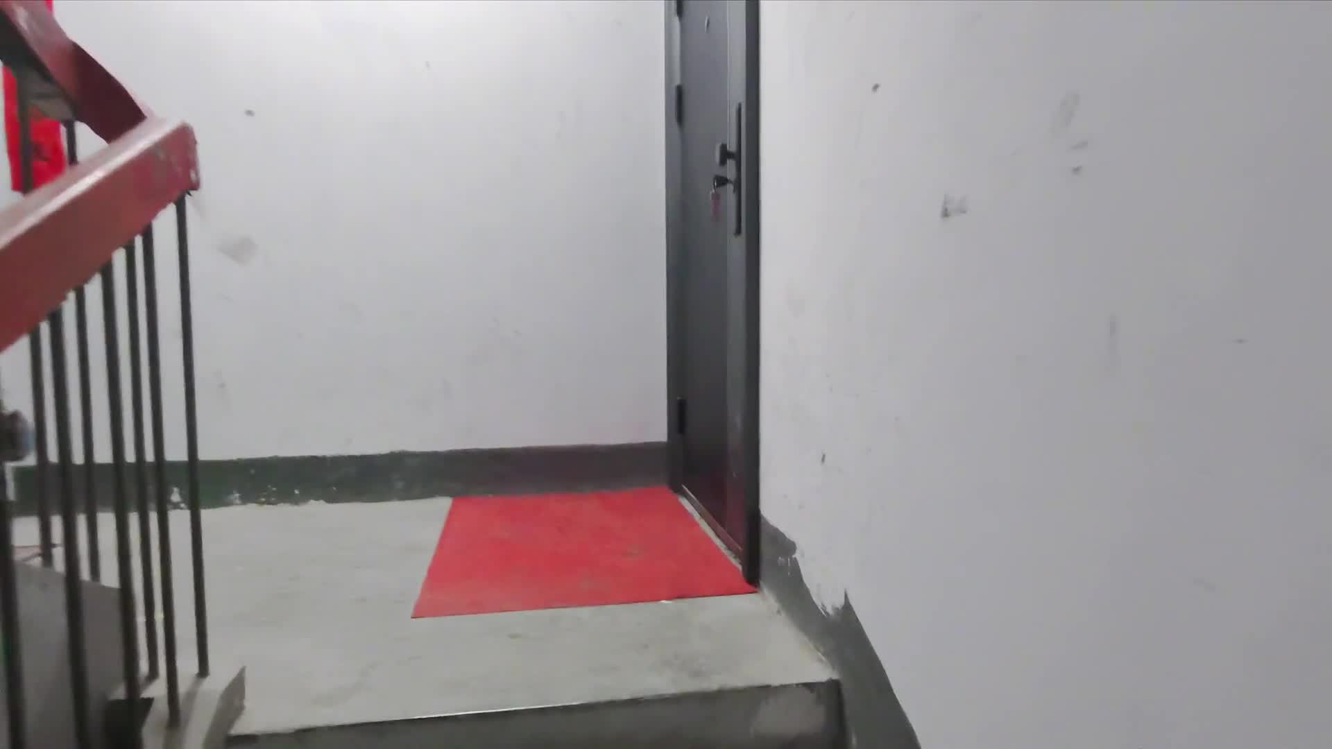 2048.hk@377【LYB346】尾随女学生入室绑架，训练成女奴打包贩卖