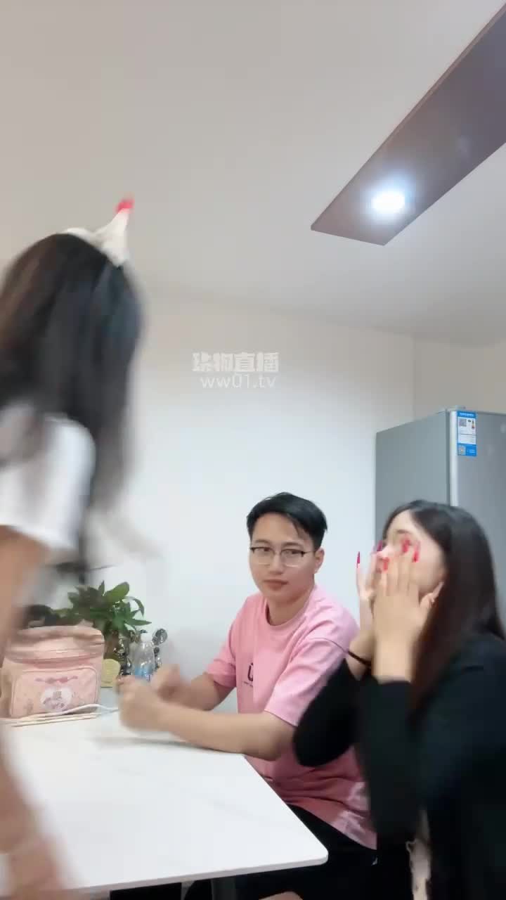 2048.hk@大大 小洁 TJ：今天给妹夫治病 妹妹带妹夫来我的私人诊所治疗阳痿狗鸡巴 结果被关在门外 听着我玩弄妹夫 她慌了 2025-10-14
