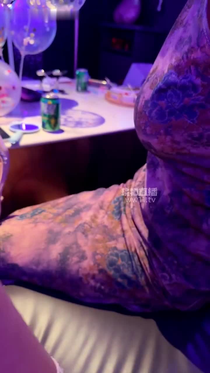 2048.hk@大大 TJ：ktv开发素人女模 舔脚口水专场 骚奶子 从羞辱到享受 玩到流淫水 2025-12-24